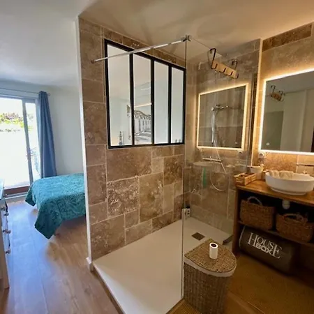 Appartement Bel T3 Rénové Avec Vue Sur à - Fr-1-494-213 *
